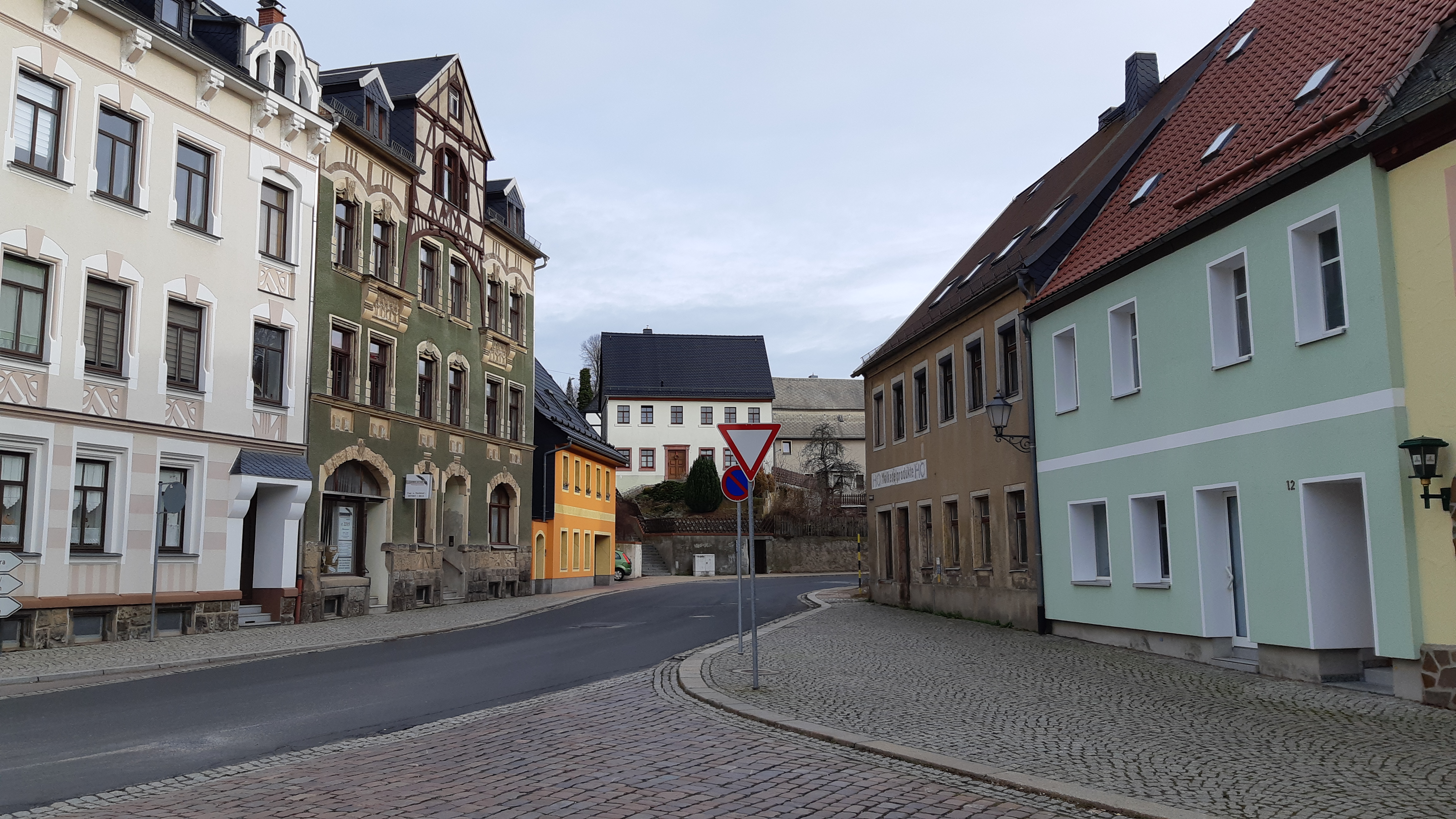  Ostseite des Neumarkts in Hainichen, Kaminholz kaufen in Hainichen 