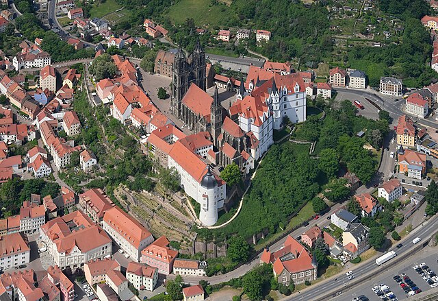 Luftbild vom Burgberg in Mei&szlig;en, Kaminholz kaufen in Mei&szlig;en